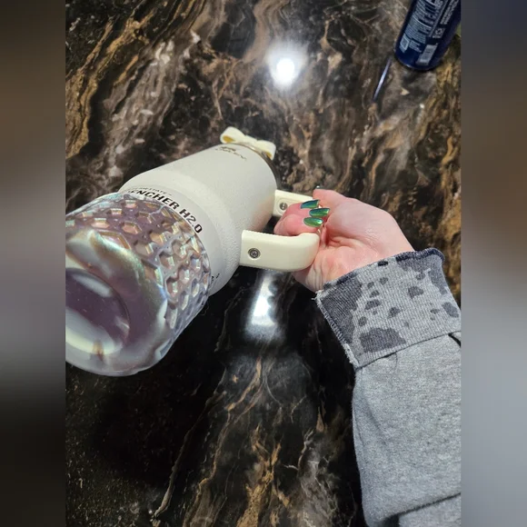 Cream Moon Stanley 30oz - Picture 4 of 5